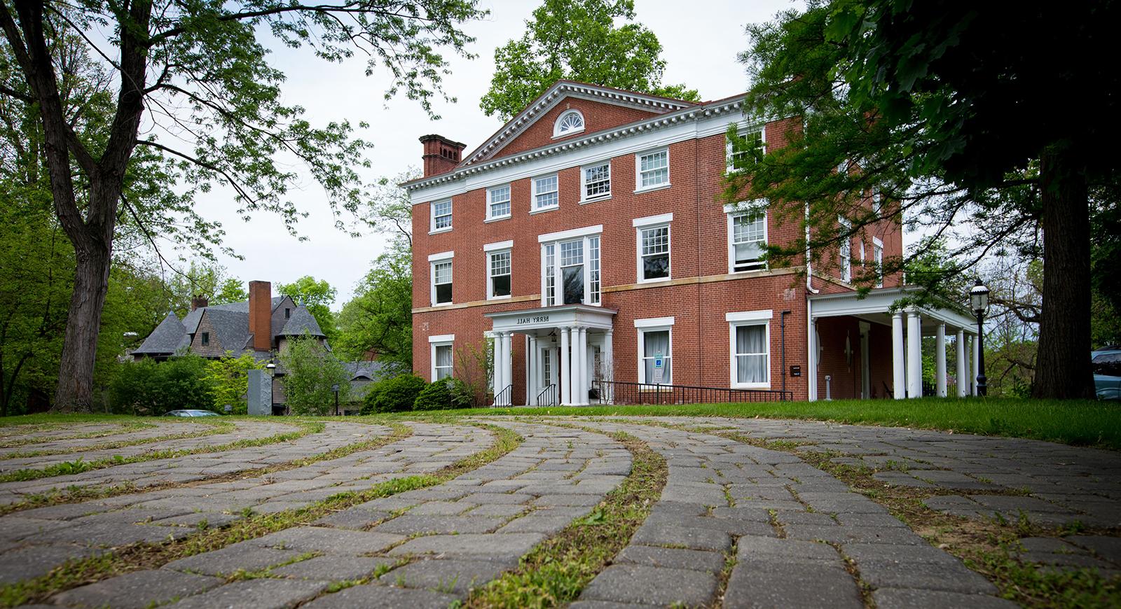 Photo of red brick Berry Hall on Chatham University's 欧洲杯官方投注网站